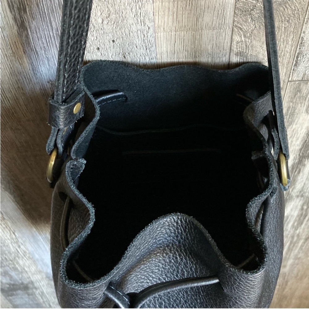Portland Leather Black Pebbled Leather Bucket Bag - Picture 7 of 10